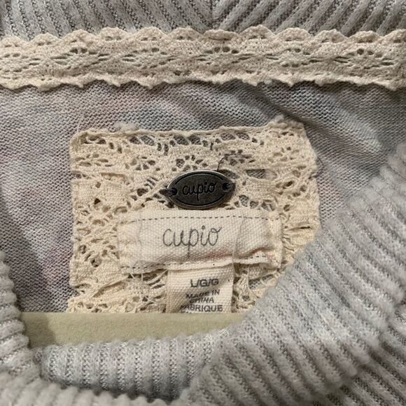 Curio Shirt/Sweater  - Picture 4 of 5